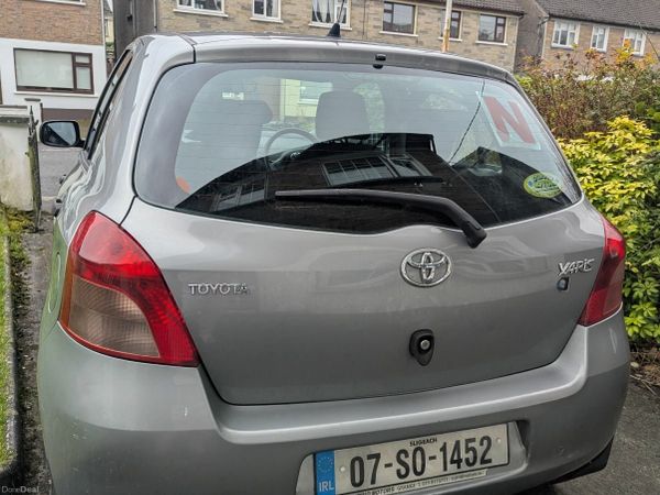 Toyota Yaris Hatchback, Petrol, 2007, Silver