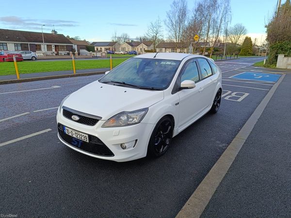 Ford Focus Hatchback, Petrol, 2010, White