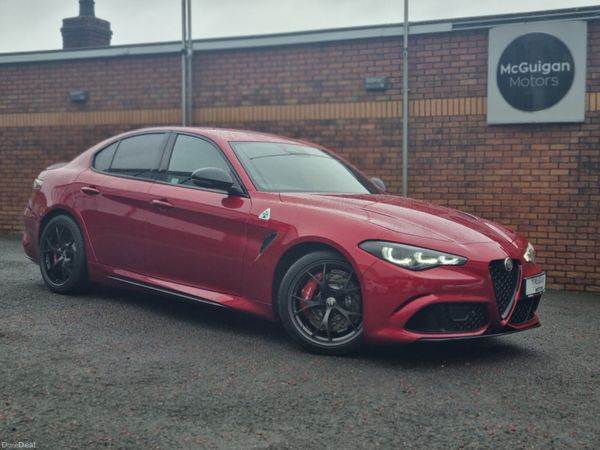 Alfa Romeo Giulia Saloon, Petrol, 2025, Red