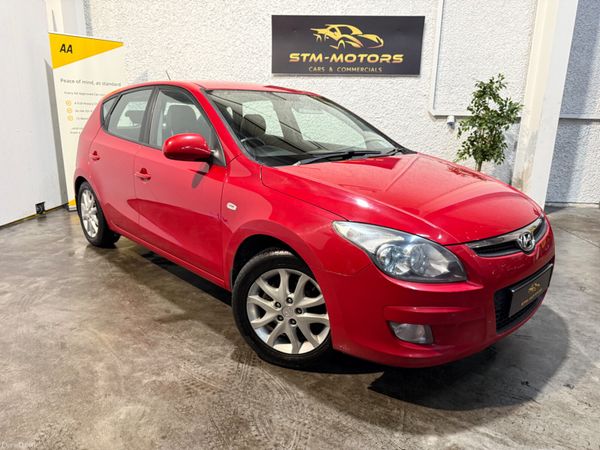 Hyundai i30 Hatchback, Petrol, 2010, Red