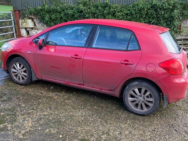 Toyota Auris Hatchback, Petrol, 2008, Red