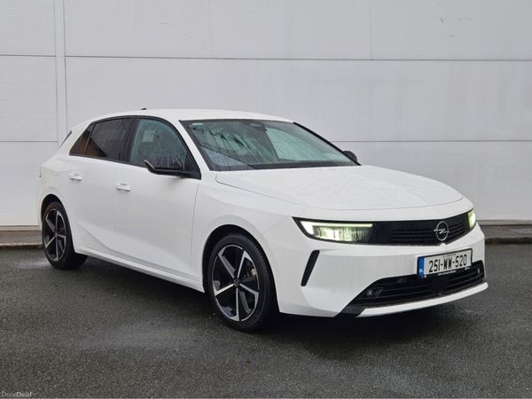 Opel Astra Hatchback, Petrol, 2025, White