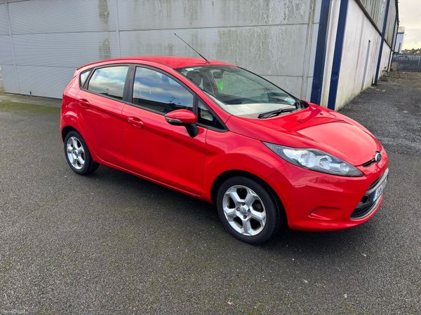 Ford Fiesta Hatchback, Petrol, 2011, Red