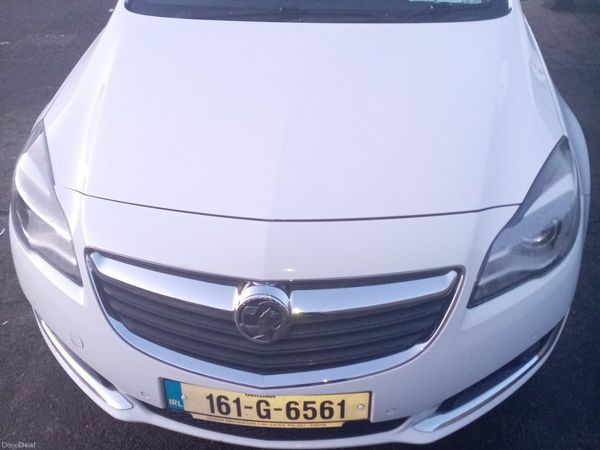 Vauxhall Insignia Hatchback, Diesel, 2016, White