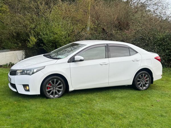 Toyota Corolla Saloon, Diesel, 2015, White