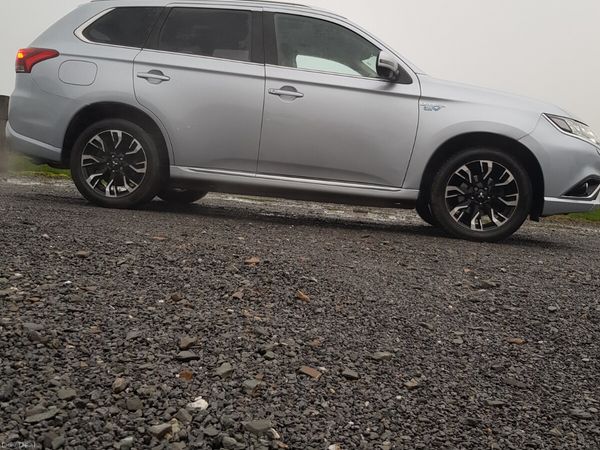 Mitsubishi Outlander SUV, Petrol Plug-in Hybrid, 2017, Silver