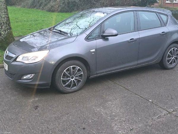 Opel Astra Hatchback, Petrol, 2010, Grey