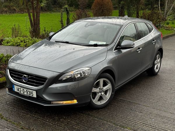 Volvo V40 Hatchback, Diesel, 2014, Grey