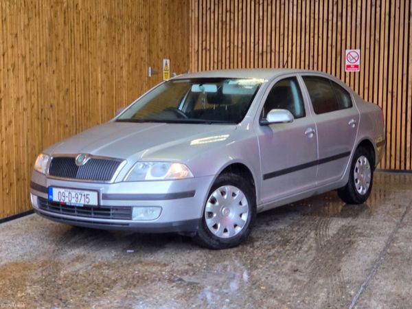 Skoda Octavia Hatchback, Petrol, 2009, Silver
