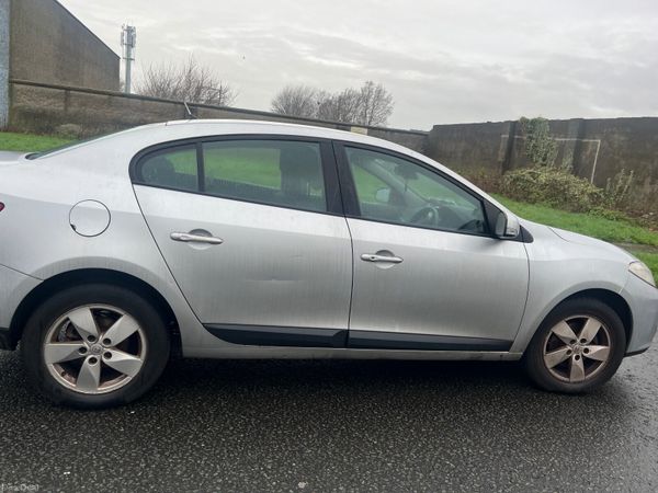 Renault Fluence Saloon, Diesel, 2011, Silver