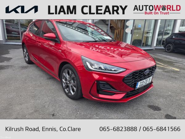 Ford Focus Hatchback, Petrol, 2022, Red