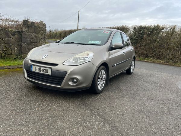 Renault Clio Hatchback, Ethanol Petrol, 2011, Gold