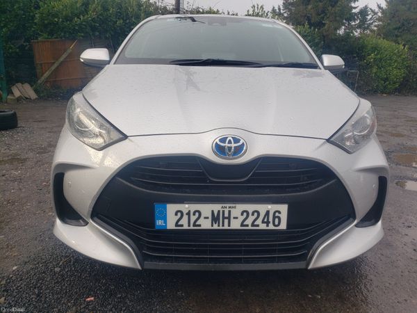 Toyota Yaris Hatchback, Petrol Hybrid, 2021, Silver