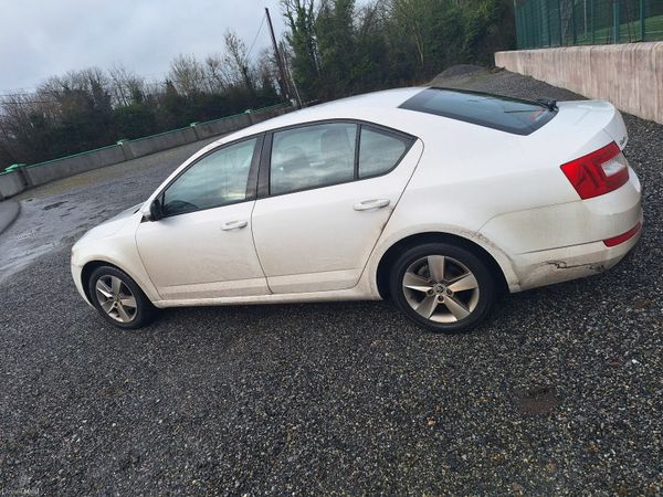 Skoda Octavia Saloon, Diesel, 2017, White