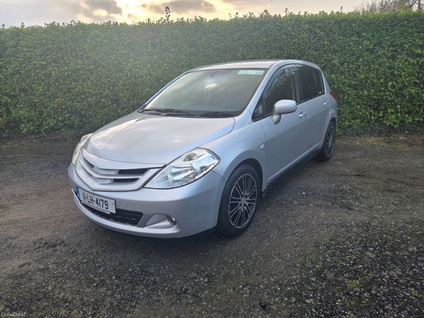 Nissan Tiida Hatchback, Petrol, 2011, Silver