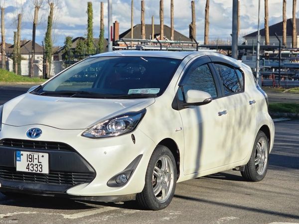 Toyota Aqua Hatchback, Petrol Hybrid, 2019, White