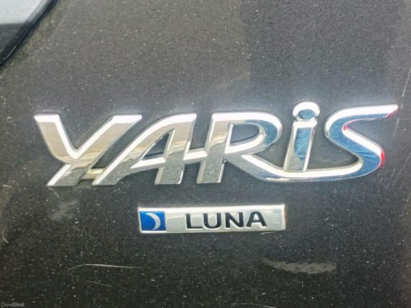 Toyota Yaris Hatchback, Petrol, 2016, Grey