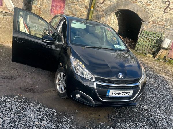 Peugeot 208 Hatchback, Petrol, 2017, Black