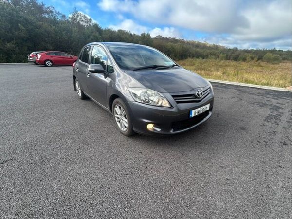 Toyota Auris Hatchback, Diesel, 2011, Grey