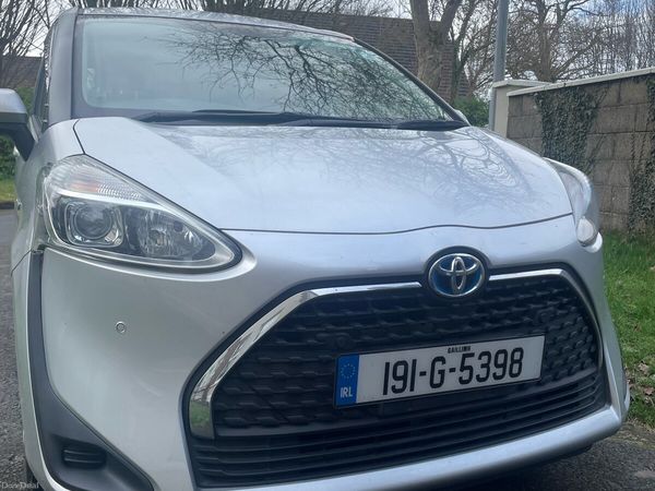 Toyota Sienta MPV, Petrol Hybrid, 2019, Silver