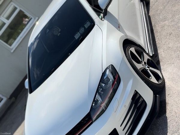 Volkswagen Golf Hatchback, Petrol, 2014, White