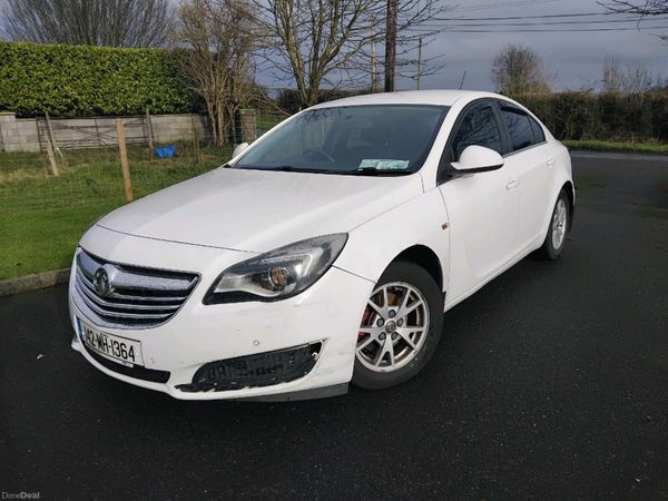 Vauxhall Insignia Hatchback, Diesel, 2014, White