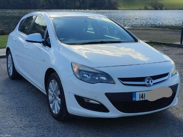 Vauxhall Astra Hatchback, Diesel, 2014, White