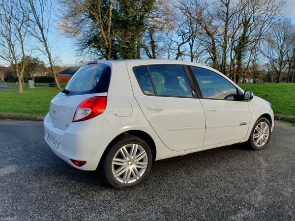 Renault Clio Hatchback, Petrol, 2011, White