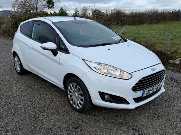 Ford Fiesta Hatchback, Petrol, 2013, White