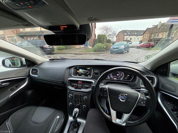 Volvo V40 Hatchback, Diesel, 2016, Silver