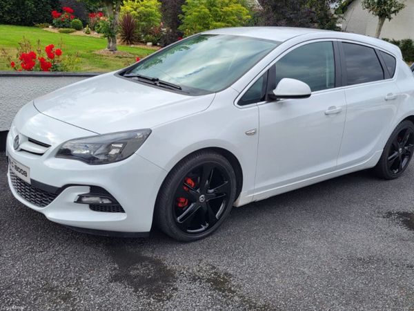 Vauxhall Astra Hatchback, Petrol, 2015, White