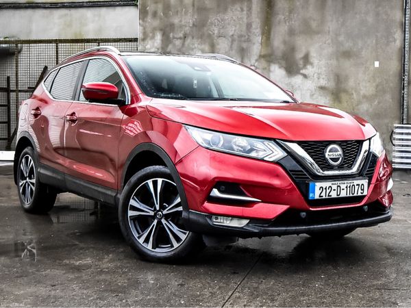 Nissan Qashqai MPV, Petrol, 2021, Red