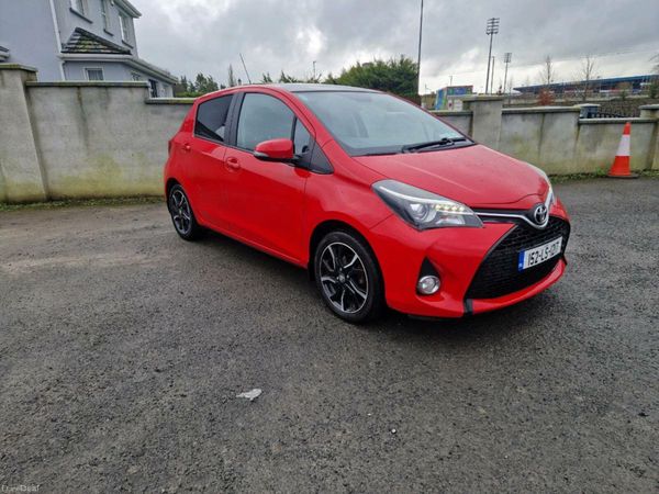 Toyota Yaris Hatchback, Petrol, 2015, Red