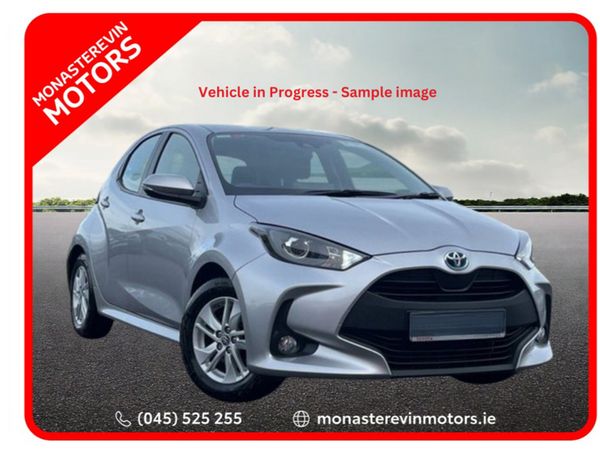 Toyota Yaris Hatchback, Petrol Hybrid, 2025, Grey