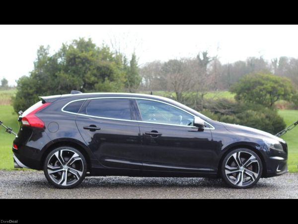 Volvo V40 Hatchback, Diesel, 2015, Black