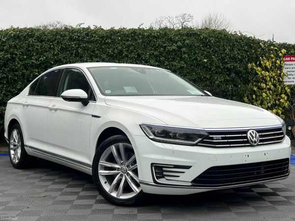 Volkswagen Passat Saloon, Petrol Plug-in Hybrid, 2017, White