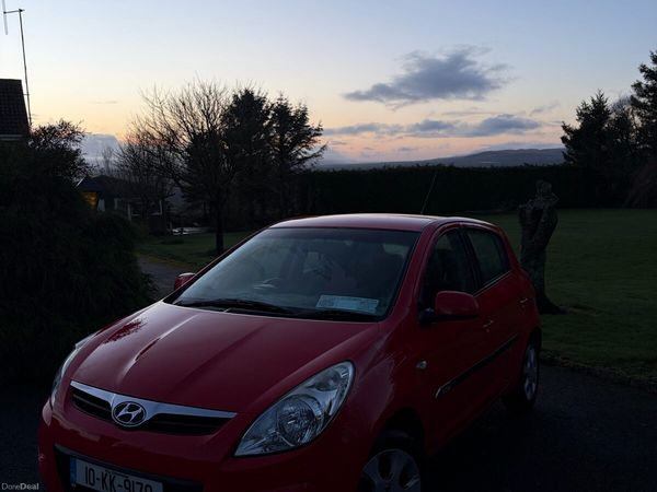 Hyundai i20 Hatchback, Petrol, 2010, Red