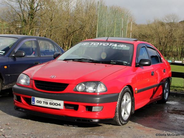 Toyota Avensis Saloon, Diesel, 2000, Red
