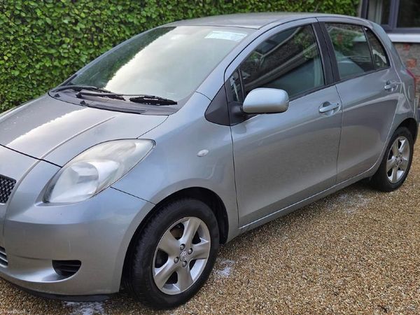 Toyota Yaris Hatchback, Petrol, 2009, Silver