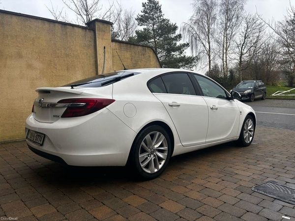 Vauxhall Insignia Hatchback, Diesel, 2015, White