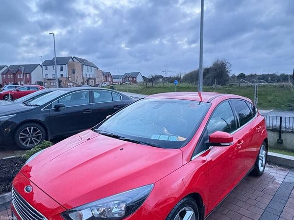 Ford Focus Hatchback, Petrol, 2015, Red