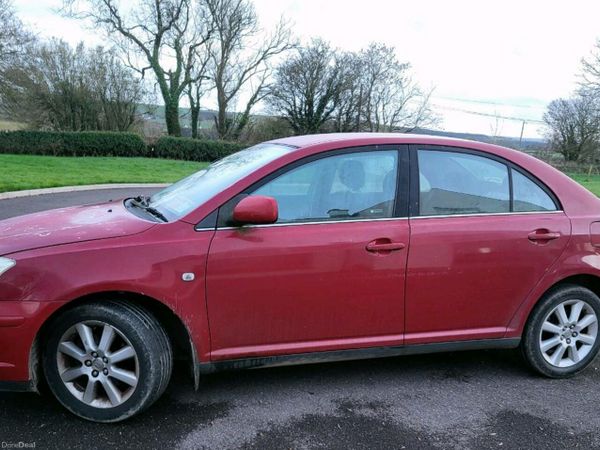 Toyota Avensis Saloon, Petrol, 2005, Red