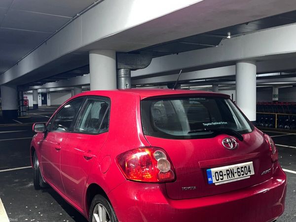 Toyota Auris Hatchback, Petrol, 2009, Red