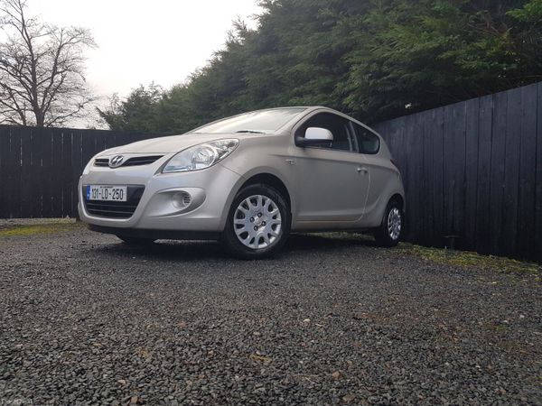 Hyundai i20 Hatchback, Petrol, 2013, Silver