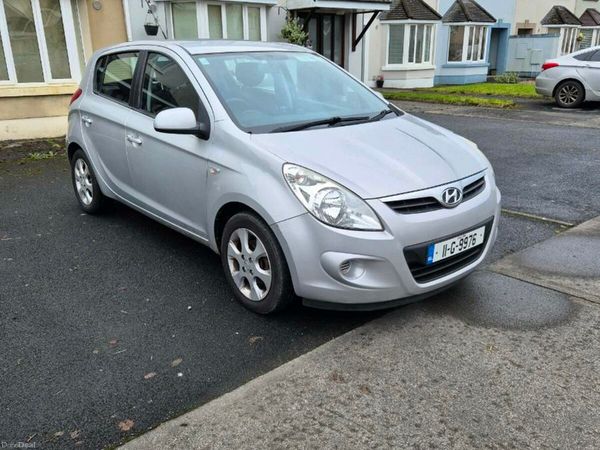 Hyundai i20 Hatchback, Petrol, 2011, Silver