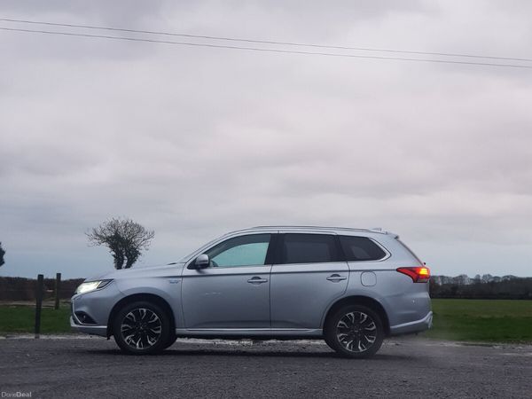 Mitsubishi Outlander SUV, Petrol Plug-in Hybrid, 2017, Silver
