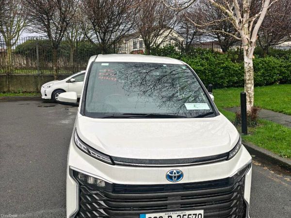 Toyota Voxy MPV, Petrol Hybrid, 2022, White