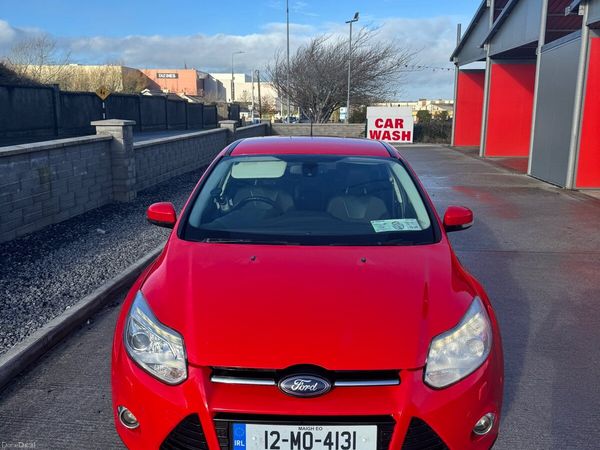Ford Focus Hatchback, Diesel, 2012, Red