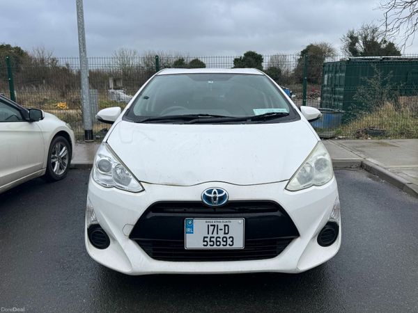 Toyota Aqua Hatchback, Petrol Hybrid, 2017, White
