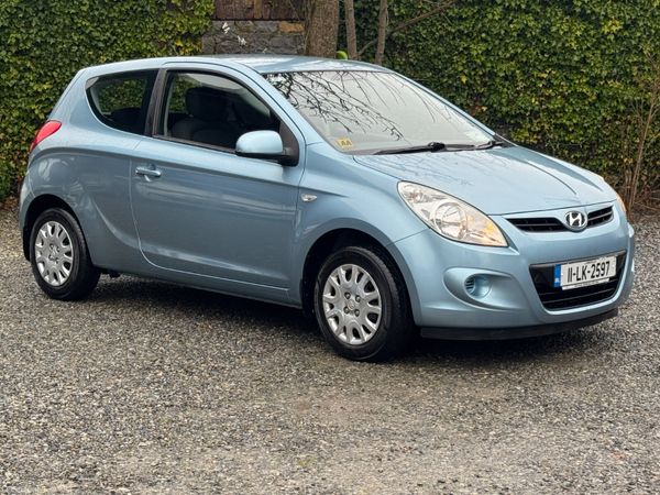 Hyundai i20 Hatchback, Petrol, 2011, Green